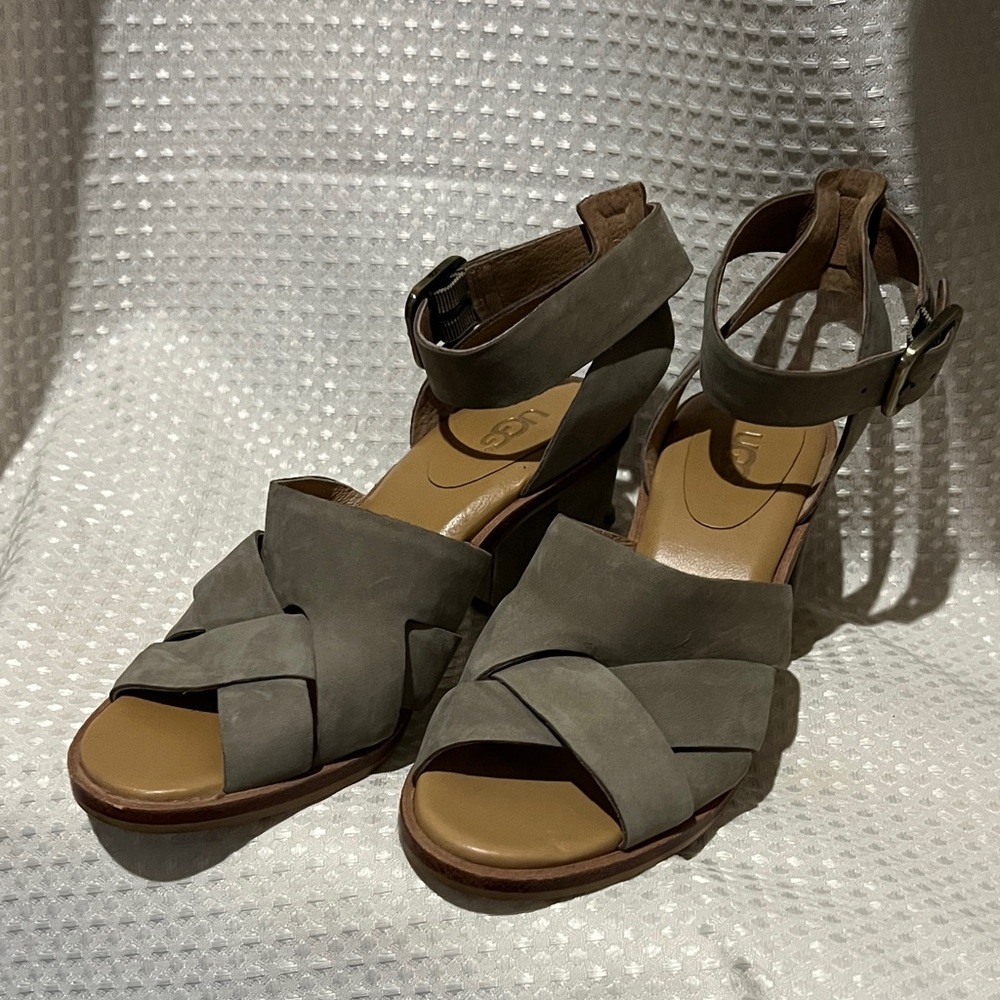 UGG Women's Sandra Heeled Sandals in Antilope